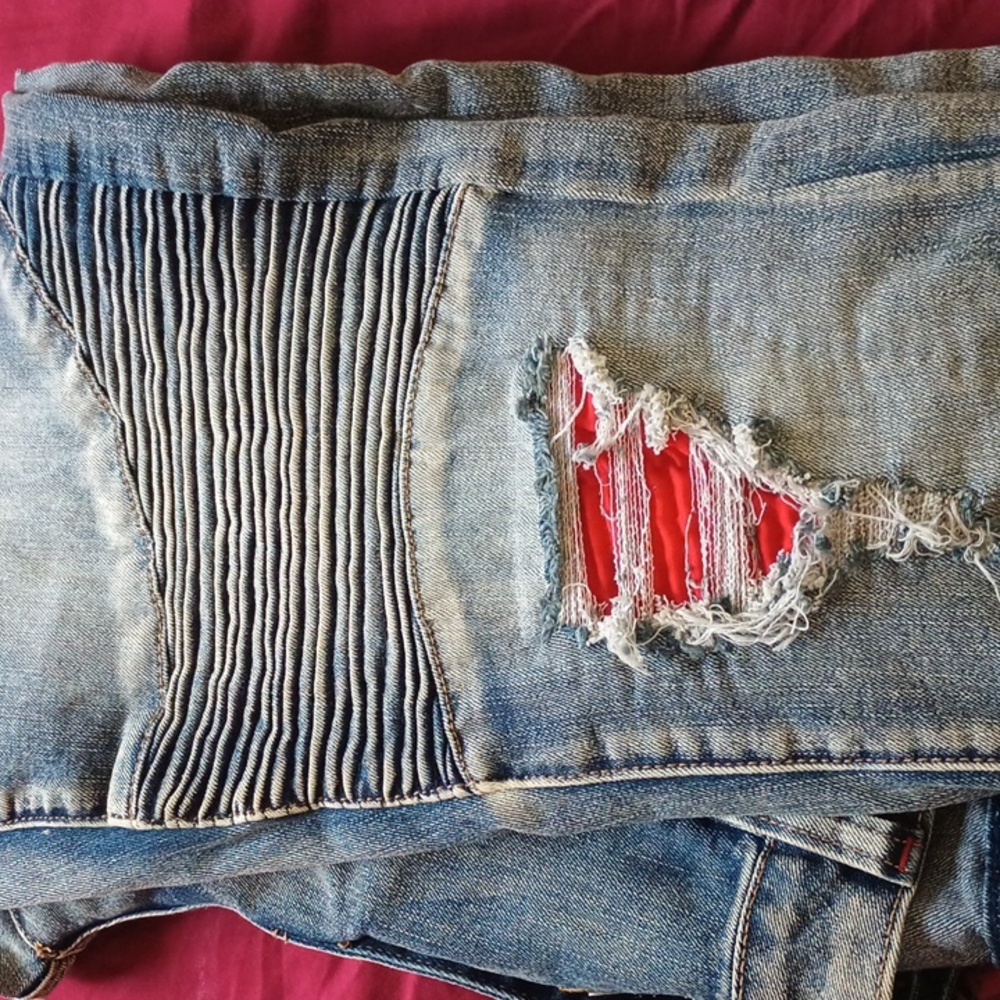 NWT Rue 21 Supreme Flex Blue Distressed Men's Jeans 32/30 Red Detail New 👖 - Picture 4 of 12